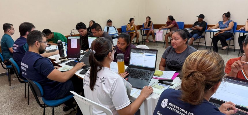 Entre os dias 13 e 16 de outubro de 2025, São Gabriel da Cachoeira foi palco do programa “Registre-se 2025”, uma iniciativa do Conselho Nacional de Justiça (CNJ) que busca combater o sub-registro civil e garantir o acesso à documentação básica para populações vulneráveis. A Defensoria Pública do Estado do Amazonas (DPE-AM) participou ativamente, realizando 1.011 atendimentos jurídicos gratuitos por meio do projeto Defensoria Itinerante.